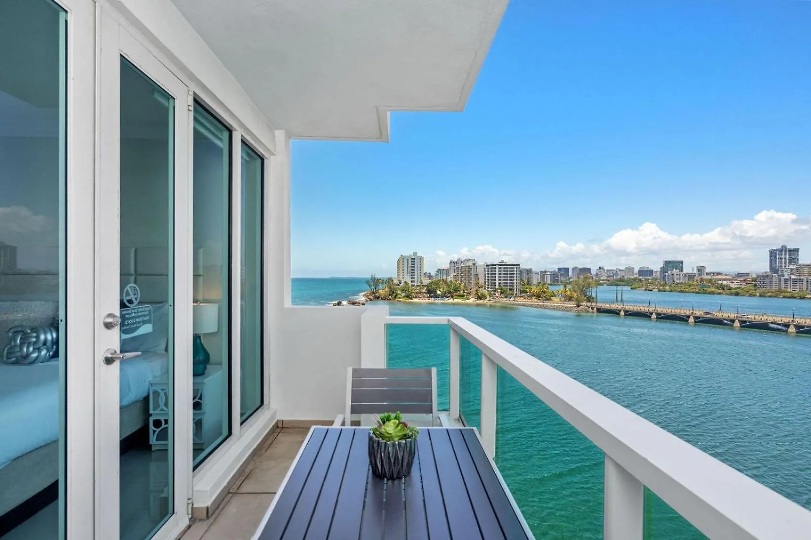 The Sunrise Studio With Ocean View L 2 Queen Beds San Juan